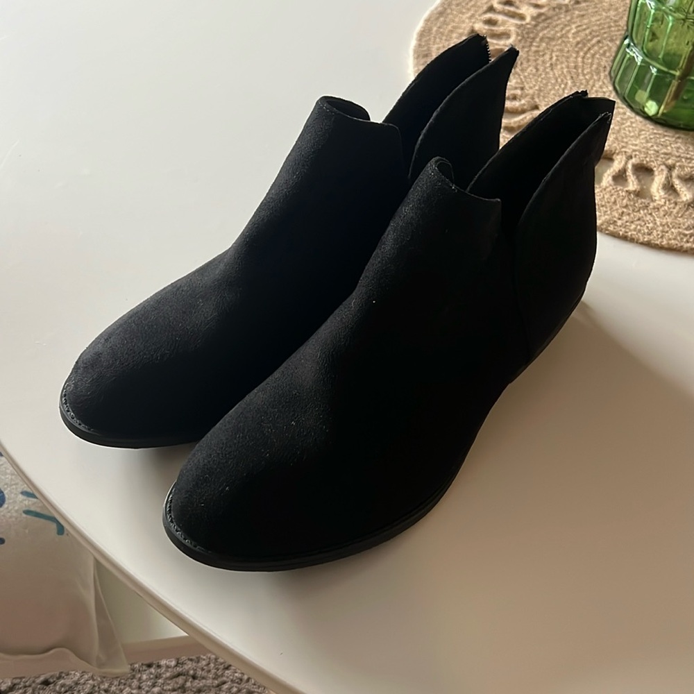 JG size 9 womens black suede booties. Never worn